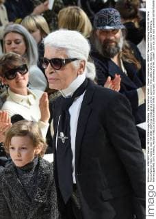 Paris Fashion Week - Chanel Modenschau 205567 Marineau Starface 2016-03-08 Paris France Fashion week ready to wear AW 2016. Defile de mode pret a porter automne hiver 2016. Chanel. Chanel , autumn-winter 2016 Paris, France Lagerfeld, Karl; Kroenig, Hudson  Copyright: xMarineaux STAR_205567_119