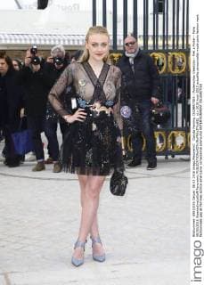Dakota Fanning CELEBRITIES : Modenschau Valentino - Pret a Porter - Paris 08 03 2016 GwendolineLeGoff Panoramic 