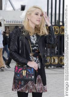 Camille Seydoux CELEBRITIES : Modenschau Valentino - Pret a Porter - Paris 08 03 2016 GwendolineLeGoff Panoramic 