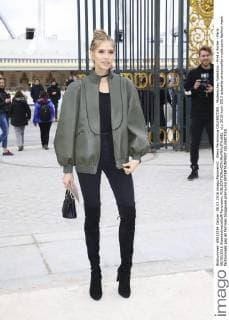 Elena Perminova CELEBRITIES : Modenschau Valentino - Pret a Porter - Paris 08 03 2016 GwendolineLeGoff Panoramic 