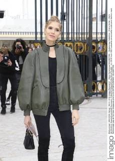 Elena Perminova CELEBRITIES : Modenschau Valentino - Pret a Porter - Paris 08 03 2016 GwendolineLeGoff Panoramic 