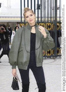 Elena Perminova CELEBRITIES : Modenschau Valentino - Pret a Porter - Paris 08 03 2016 GwendolineLeGoff Panoramic 