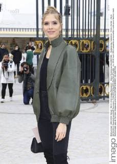 Elena Perminova CELEBRITIES : Modenschau Valentino - Pret a Porter - Paris 08 03 2016 GwendolineLeGoff Panoramic 