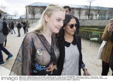 Dakota Fanning CELEBRITIES : Modenschau Valentino - Pret a Porter - Paris 08 03 2016 GwendolineLeGoff Panoramic 
