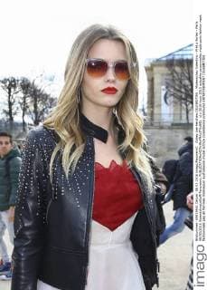 Abbey Lee Kershaw CELEBRITIES : Modenschau Valentino - Pret a Porter - Paris 08 03 2016 GwendolineLeGoff Panoramic 