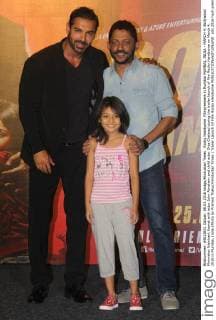 Rocky Handsome Filmpremiere in Mumbai MUMBAI, INDIA - MARCH 4: Bollywood filmmaker Nishikant Kamat with actor John Abraham and child actor Diya Chalwad during the trailer launch of film Rocky Handsome on March 4, 2016 in Mumbai, India.(Photo by Pramod Thakur Hindustan Times ) Trailer Launch Of Film Rocky Handsome