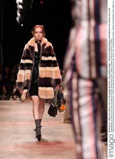 Paris Fashion Week - Paul & Joe Modenschau A model takes to the catwalk during the presentation of Paul & Joe s show as part of the Fall-Winter 2016-2017 Fashion Week in Paris on March 8, 2016.  PAR20160308102 MAYAxVIDON-WHITE