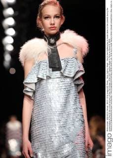 Paris Fashion Week - Paul & Joe Modenschau A model takes to the catwalk during the presentation of Paul & Joe s show as part of the Fall-Winter 2016-2017 Fashion Week in Paris on March 8, 2016.  PAR20160308104 MAYAxVIDON-WHITE