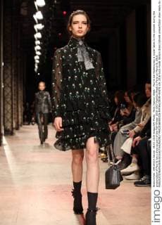 Paris Fashion Week - Paul & Joe Modenschau A model takes to the catwalk during the presentation of Paul & Joe s show as part of the Fall-Winter 2016-2017 Fashion Week in Paris on March 8, 2016.  PAR20160308106 MAYAxVIDON-WHITE