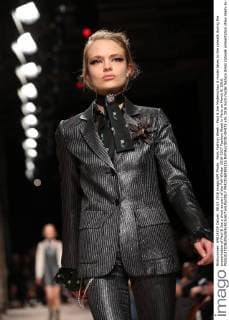 Paris Fashion Week - Paul & Joe Modenschau A model takes to the catwalk during the presentation of Paul & Joe s show as part of the Fall-Winter 2016-2017 Fashion Week in Paris on March 8, 2016.  PAR20160308115 MAYAxVIDON-WHITE
