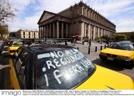 Uber in Mexiko: Proteste von Taxifahrern in Guadalajara Thousands of taxi drivers demonstrate against Uber in Guadalajara, Mexico, 8 March 2016. The transport company announced it will operate in six mexican cities for 14 companies. UBER BEGINS OPERATION IN SIX MEXICAN CITIES !ACHTUNG: NUR REDAKTIONELLE NUTZUNG!  MEX01 20160308-635930720661059061