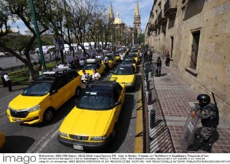 Uber in Mexiko: Proteste von Taxifahrern in Guadalajara Thousands of taxi drivers demonstrate against Uber in Guadalajara, Mexico, 8 March 2016. The transport company announced it will operate in six mexican cities for 14 companies. UBER BEGINS OPERATION IN SIX MEXICAN CITIES !ACHTUNG: NUR REDAKTIONELLE NUTZUNG!  MEX02 20160308-635930720676347061