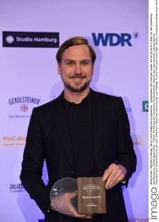 Schauspieler Lars Eidinger posiert am 08.03.2016 in Köln vor der Verleihung des Deutschen Hörbuchpreis 2016 . Mit der Verleihung des Deutschen Hörbuchpreises beginnt das internationale Literaturfestival.