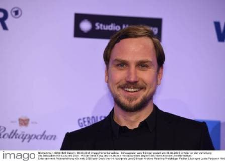 Schauspieler Lars Eidinger posiert am 08.03.2016 in Köln vor der Verleihung des Deutschen Hörbuchpreis 2016 . Mit der Verleihung des Deutschen Hörbuchpreises beginnt das internationale Literaturfestival.