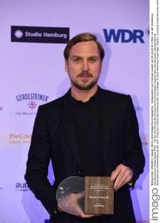 Schauspieler Lars Eidinger posiert am 08.03.2016 in Köln vor der Verleihung des Deutschen Hörbuchpreis 2016 . Mit der Verleihung des Deutschen Hörbuchpreises beginnt das internationale Literaturfestival.