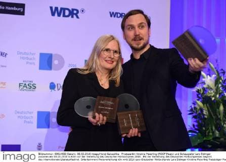 Produzentin Kristine Meierling (ROOF Music) und Schauspeler Lars Eidinger posieren am 08.03.2016 in Köln vor der Verleihung des Deutschen Hörbuchpreis 2016 . Mit der Verleihung des Deutschen Hörbuchpreises beginnt das internationale Literaturfestival.