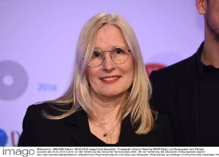 Produzentin Kristine Meierling (ROOF Music) und Schauspeler Lars Eidinger posieren am 08.03.2016 in Köln vor der Verleihung des Deutschen Hörbuchpreis 2016 . Mit der Verleihung des Deutschen Hörbuchpreises beginnt das internationale Literaturfestival.