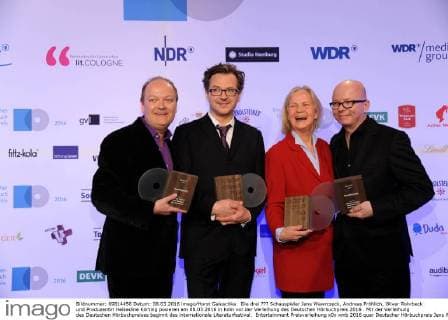 Die drei ??? Schauspieler Jens Wawrczeck, Andreas Fröhlich, Oliver Rohrbeck und Produzentin Heikedine Körting posieren am 08.03.2016 in Köln vor der Verleihung des Deutschen Hörbuchpreis 2016 . Mit der Verleihung des Deutschen Hörbuchpreises beginnt das internationale Literaturfestival.