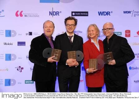 Die drei ??? Schauspieler Jens Wawrczeck, Andreas Fröhlich, Oliver Rohrbeck und Produzentin Heikedine Körting posieren am 08.03.2016 in Köln vor der Verleihung des Deutschen Hörbuchpreis 2016 . Mit der Verleihung des Deutschen Hörbuchpreises beginnt das internationale Literaturfestival.