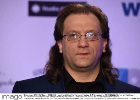Komponist Raphael D. Thöne posiert am 08.03.2016 in Köln vor der Verleihung des Deutschen Hörbuchpreis 2016 . Mit der Verleihung des Deutschen Hörbuchpreises beginnt das internationale Literaturfestival.