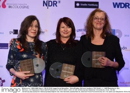 Dörte Bruotte, Hörbuch Hamburg HHV GmbH, l-r, WDR Redakteurin Ulla Illerhaus, und Regisseurin Petra Feldhoff posieren am 08.03.2016 in Köln vor der Verleihung des Deutschen Hörbuchpreis 2016 . Mit der Verleihung des Deutschen Hörbuchpreises beginnt das internationale Literaturfestival.