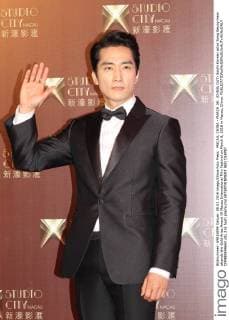 MACAU, CHINA - MARCH 08: (CHINA OUT) South Korean actor Song Seung-heon attends the Gold Aries Award Of Macau International Film Festival on March 8, 2016 in Macau, China.  CFP480844643