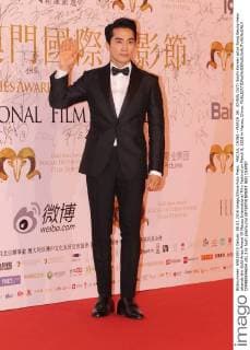 MACAU, CHINA - MARCH 08: (CHINA OUT) South Korean actor Song Seung-heon attends the Gold Aries Award Of Macau International Film Festival on March 8, 2016 in Macau, China.  CFP480844654