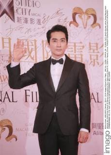 MACAU, CHINA - MARCH 08: (CHINA OUT) South Korean actor Song Seung-heon attends the Gold Aries Award Of Macau International Film Festival on March 8, 2016 in Macau, China.  CFP480844664