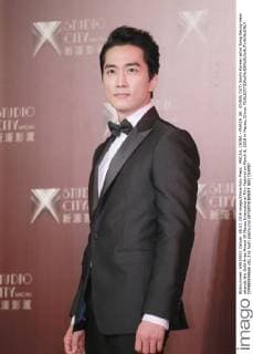 MACAU, CHINA - MARCH 08: (CHINA OUT) South Korean actor Song Seung-heon attends the Gold Aries Award Of Macau International Film Festival on March 8, 2016 in Macau, China.  CFP480844666