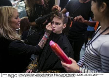205584 Julien de Rosa Starface 2016-03-08 Paris France Fashion week ready to wear AW 2016. Defile de mode pret a porter automne hiver 2016. Backstage. Kenzo _sans_perso  Copyright: xJulienxdexRosax xStarfacex STAR_205584_009