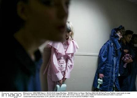 205584 Julien de Rosa Starface 2016-03-08 Paris France Fashion week ready to wear AW 2016. Defile de mode pret a porter automne hiver 2016. Backstage. Kenzo _sans_perso  Copyright: xJulienxdexRosax xStarfacex STAR_205584_015