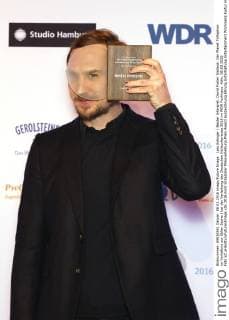 Lars Eidinger ( Bester Interpret, David Foster Wallace: Der Planet Trillaphon im Verhältnis zur Üblen Sache ) bei der Verleihung des Deutschen Hörbuchpreises 2016 im WDR Funkhaus. Köln, 08.03.2016 Foto:xC.xHardtx xFuturexImage