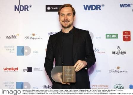 Lars Eidinger ( Bester Interpret, David Foster Wallace: Der Planet Trillaphon im Verhältnis zur Üblen Sache ) bei der Verleihung des Deutschen Hörbuchpreises 2016 im WDR Funkhaus. Köln, 08.03.2016 Foto:xC.xHardtx xFuturexImage