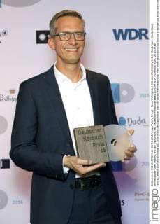 Robert Wildgruber (Bestes Sachhörbuch, Neil MacGregor: Deutschland. Erinnerungen einer Nation , bei der Verleihung des Deutschen Hörbuchpreises 2016 im WDR Funkhaus. Köln, 08.03.2016 Foto:xC.xHardtx xFuturexImage