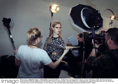 Shiatzy Chen backstage Paris Ready to wear Fall Winter 2016, 644 Cordon Cordon Press  alfonsoxjimenezxvalero Shiatzy Chenshow , Paris Ready to wear Fall Winter 2016