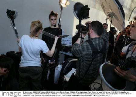 Shiatzy Chen backstage Paris Ready to wear Fall Winter 2016, 644 Cordon Cordon Press  alfonsoxjimenezxvalero Shiatzy Chenshow , Paris Ready to wear Fall Winter 2016