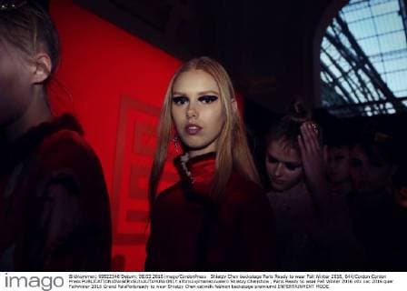 Shiatzy Chen backstage Paris Ready to wear Fall Winter 2016, 644 Cordon Cordon Press  alfonsoxjimenezxvalero Shiatzy Chenshow , Paris Ready to wear Fall Winter 2016