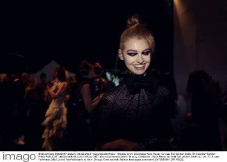Shiatzy Chen backstage Paris Ready to wear Fall Winter 2016, 644 Cordon Cordon Press  alfonsoxjimenezxvalero Shiatzy Chenshow , Paris Ready to wear Fall Winter 2016