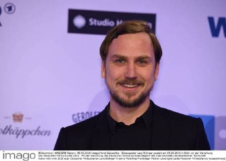 Schauspieler Lars Eidinger posiert am 08.03.2016 in Köln vor der Verleihung des Deutschen Hörbuchpreis 2016 . Mit der Verleihung des Deutschen Hörbuchpreises beginnt das internationale Literaturfestival.