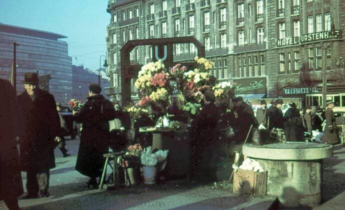 Berlin GER, 20160222, Berlin Aufnahme ,ca. 1936, Blumenhändler, U Bahn Potsdamer Platz