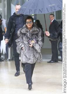 Paris Fashion Week - Gäste der Louis Vuitton Modenschau Kris Jenner - Pret a Porter - 09 03 2016 GwendolineLeGoff Panoramic 