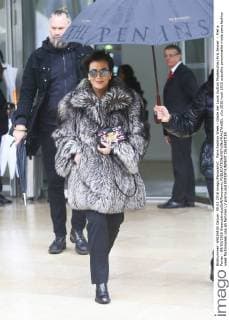 Paris Fashion Week - Gäste der Louis Vuitton Modenschau Kris Jenner - Pret a Porter - 09 03 2016 GwendolineLeGoff Panoramic 