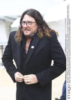 Paris Fashion Week - Gäste der Louis Vuitton Modenschau Jacques Antoine Granjon - Pret a Porter - 09 03 2016 GwendolineLeGoff Panoramic 