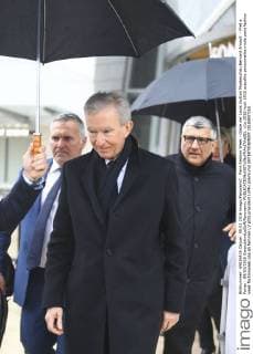 Paris Fashion Week - Gäste der Louis Vuitton Modenschau Bernard Arnault - Pret a Porter - 09 03 2016 GwendolineLeGoff Panoramic 