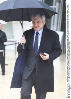 Paris Fashion Week - Gäste der Louis Vuitton Modenschau Sidney Toledano - Pret a Porter - 09 03 2016 GwendolineLeGoff Panoramic 