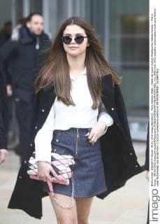 Paris Fashion Week - Gäste der Louis Vuitton Modenschau Selena Gomez - Pret a Porter - 09 03 2016 GwendolineLeGoff Panoramic 