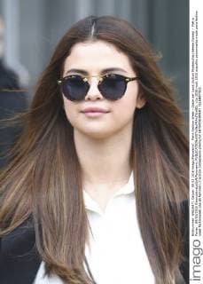 Paris Fashion Week - Gäste der Louis Vuitton Modenschau Selena Gomez - Pret a Porter - 09 03 2016 GwendolineLeGoff Panoramic 