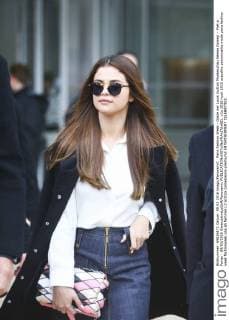 Paris Fashion Week - Gäste der Louis Vuitton Modenschau Selena Gomez - Pret a Porter - 09 03 2016 GwendolineLeGoff Panoramic 