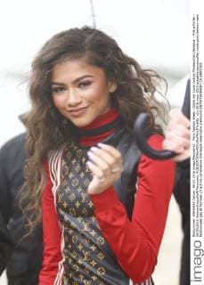Paris Fashion Week - Gäste der Louis Vuitton Modenschau Zendaya - Pret a Porter - 09 03 2016 GwendolineLeGoff Panoramic 