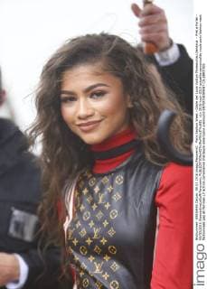 Paris Fashion Week - Gäste der Louis Vuitton Modenschau Zendaya - Pret a Porter - 09 03 2016 GwendolineLeGoff Panoramic 